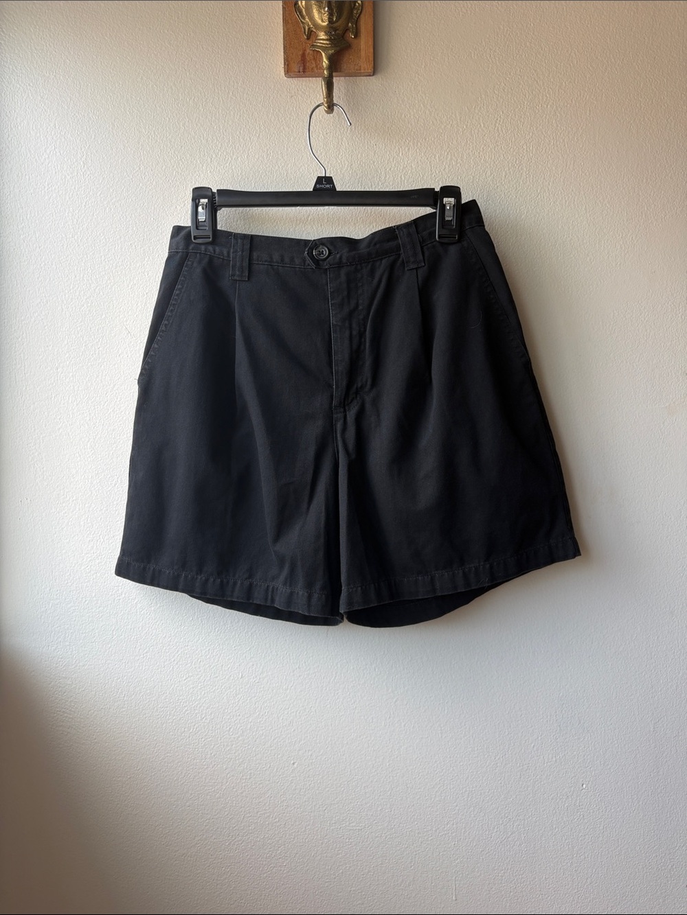 Gloria Vanderbilt Pleated Black Shorts Size 8 RUNS SMALL VTG